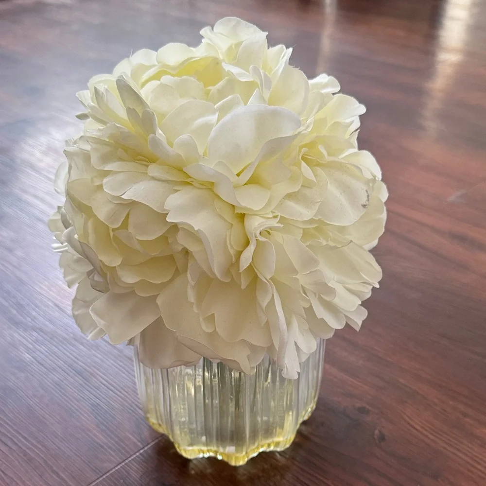 Faux Flower Vase Size OS Color Cream